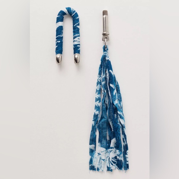 Free People Wrapped Carabiner Bag Charm✨🩵 - Picture 3 of 4